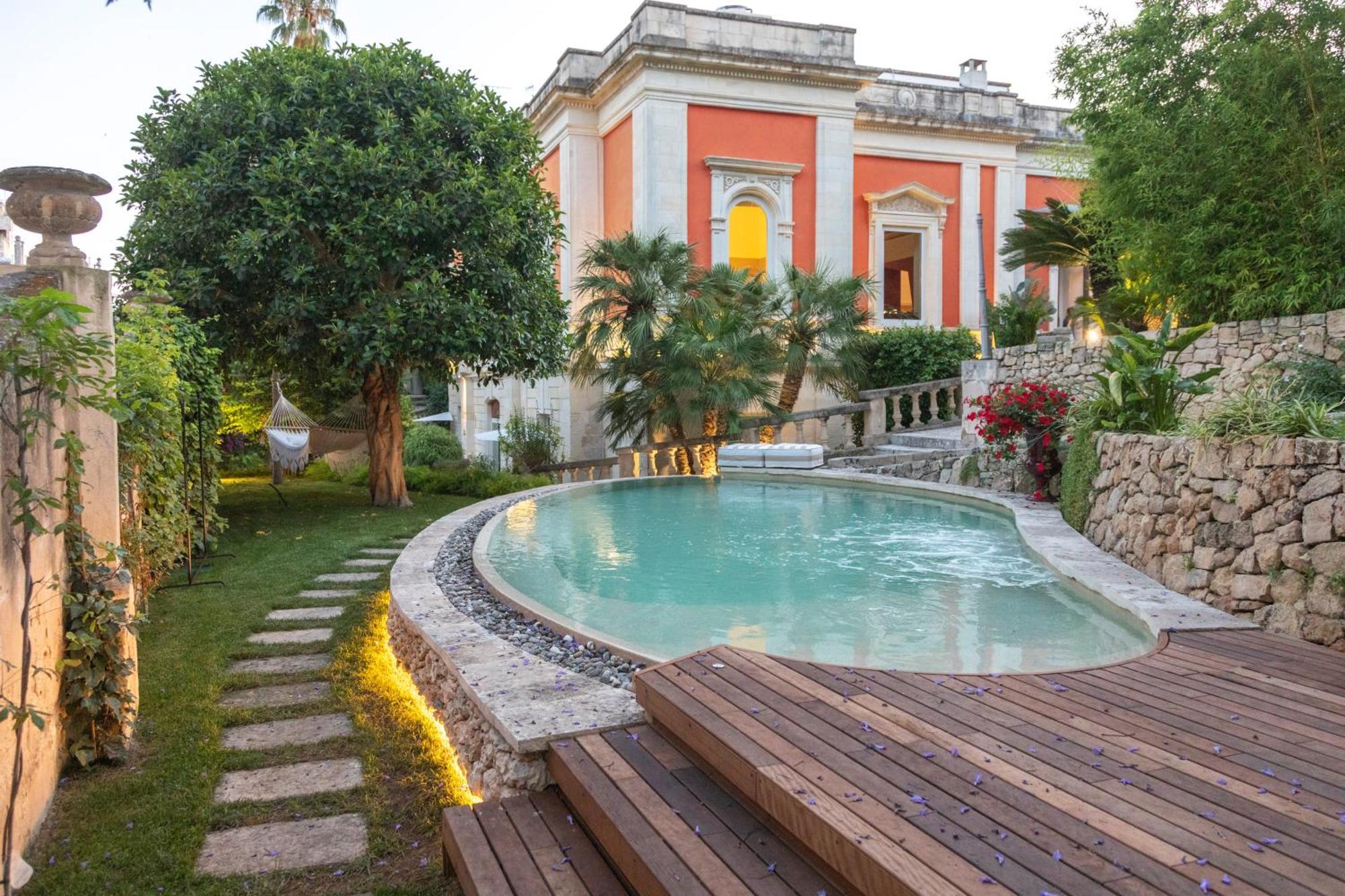 ดิโมรา สตอริกา มูราตอเร ลักชัวรี รูม Bed & Breakfast เลชเช ภายนอก รูปภาพ